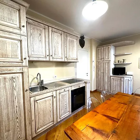 Ghiro Apartment